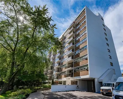 212 KERR Street 406, Oakville, ON L6K 3B1