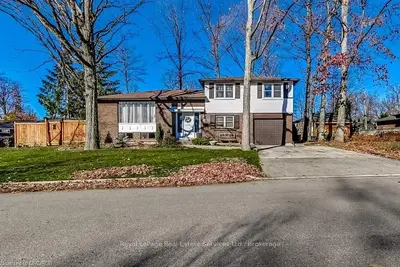 5241 WOODHAVEN Drive, Burlington, ON L7L 3T5