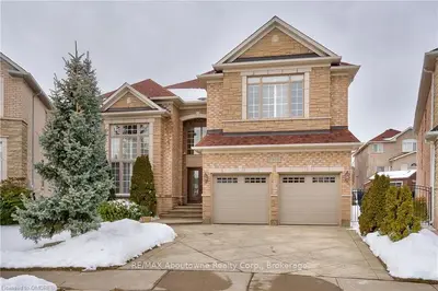 2358 Salcome Drive, Oakville, ON L6H 7N3