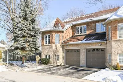 223 Rebecca Street 35, Oakville, ON L6K 3Y2