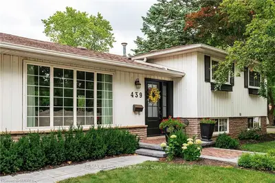 439 CAESAR Avenue, Oakville, ON L6J 3Z1