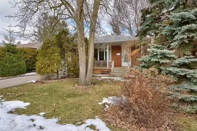 2487 Glengarry Road, Mississauga, On L5c 1y1