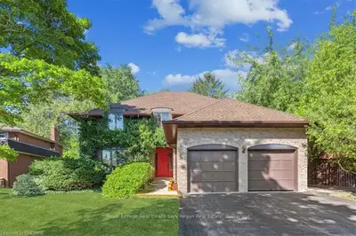 2522 ROBIN Drive, Mississauga, ON L5K 2G3