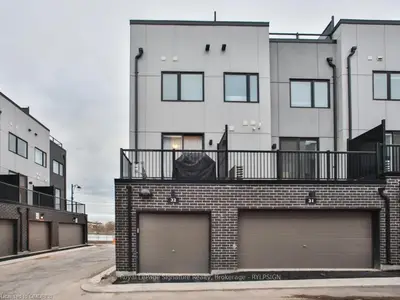 348 WHEAT BOOM Drive 32, Oakville, ON L6H 3V6