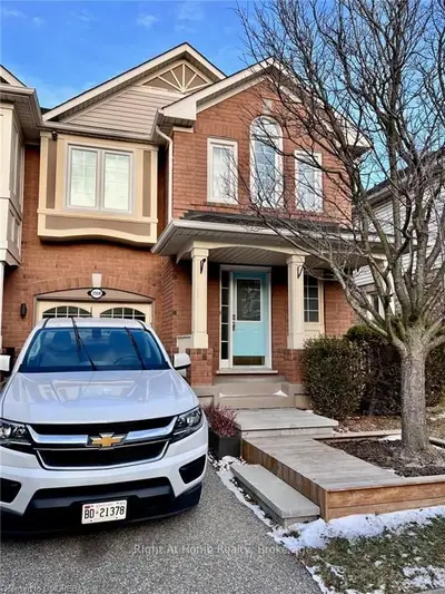 2068 BROADLEAF Crescent, Burlington, ON L7L 6S4