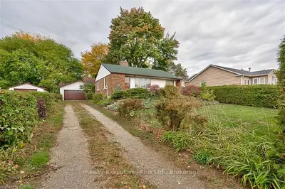 192 MAURICE Drive, Oakville, ON L6K 2W9