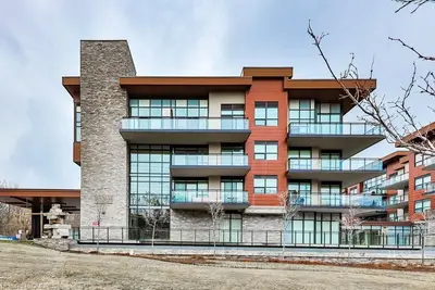 1575 LAKESHORE Road W 206, Mississauga, ON L5J 0B1