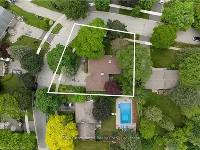 1581 STONEHAVEN Drive, Mississauga, ON L5J 1E9