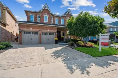 878 SILVERTHORN MILL Avenue, Mississauga, ON L5W 1B2