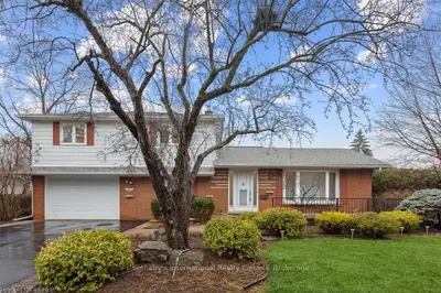 101 SOLINGATE Drive, Oakville, ON L6L 3S5