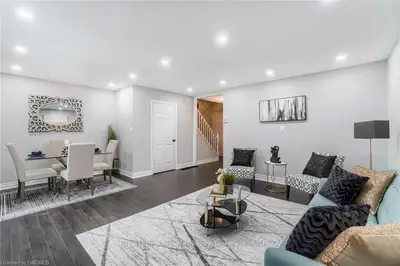 6433 CHARING Drive 36, Mississauga, ON L5N 1L6