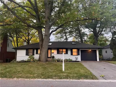 832 SHADELAND Avenue, Burlington, ON L7T 2M1