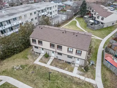 108 SINCLAIR Avenue 25, Halton Hills, ON L7G 1J4