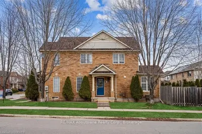 2237 BARONWOOD Drive, Oakville, ON L6M 4W9