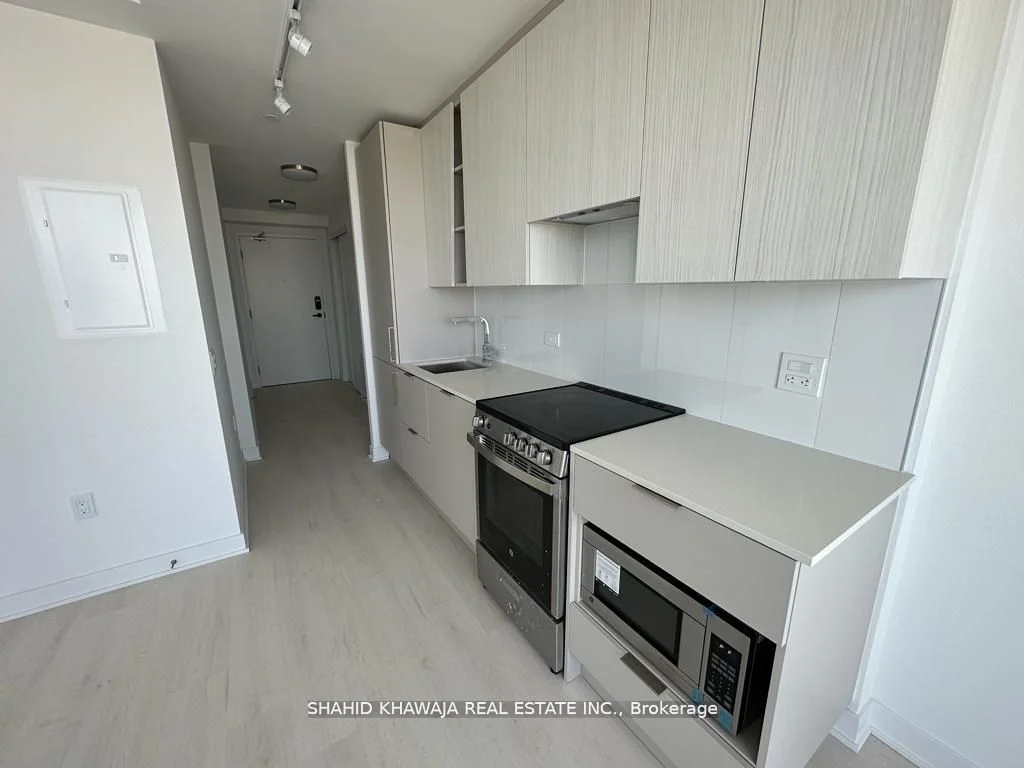 3900 Confederation Pkwy Parkway 5702, Mississauga, On L5b 3j1