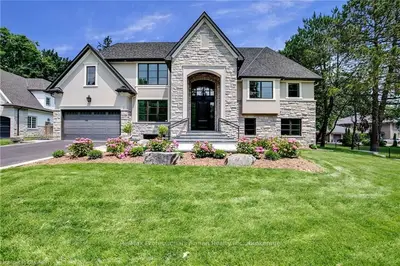 945 LYNNROD Court, Mississauga, ON L5H 2V5