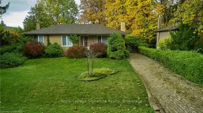 530 Swann Drive, Oakville, ON L6L 3X1