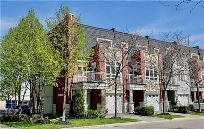 165 Lakeshore Road E 11, Mississauga, ON L5G 4T9