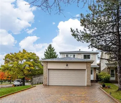 1500 EALING Court, Oakville, ON L6H 2X9