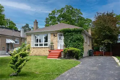 13 PINE Avenue S, Mississauga, ON L5H 2P5