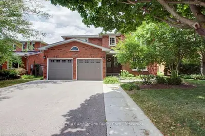 1548 STATIONMASTER Lane, Oakville, ON L6M 3A9