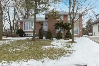 2094 SEABROOK Drive, Oakville, ON L6L 2T9