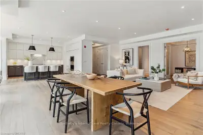 158 RANDALL Street 302, Oakville, ON L6J 1P4
