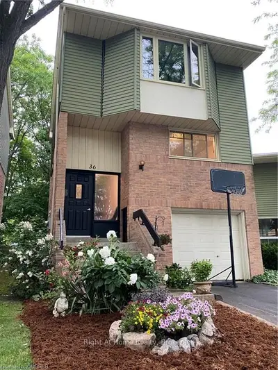 1135 MCCRANEY Street E 36, Oakville, ON L6H 3A3