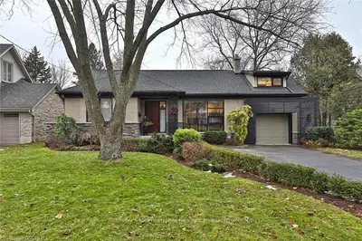 245 Carolyn Drive, Oakville, ON L6K 3M4