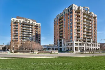 2379 CENTRAL PARK Drive 903, Oakville, ON L6H 0E3