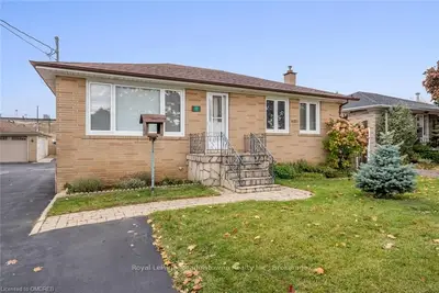 17 PRINCE CHARLES Drive, Halton Hills, ON L7G 3T8