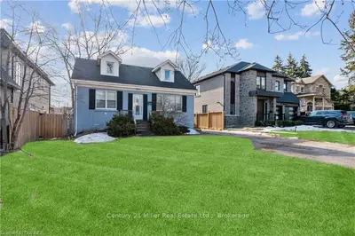 400 JUMNA Avenue, Mississauga, ON L5G 1Y4