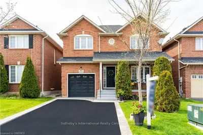 2095 Springdale Road, Oakville, ON L6M 4C7