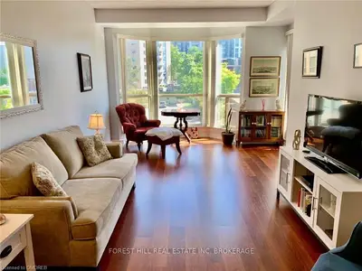 2511 LAKESHORE Road W 318, Oakville, ON L6L 6L9