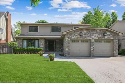827 CATCAY Court, Mississauga, ON L5J 4E4