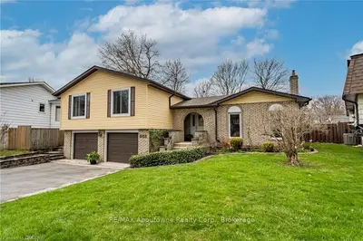 3453 RUBENS Court, Burlington, ON L7N 3K3