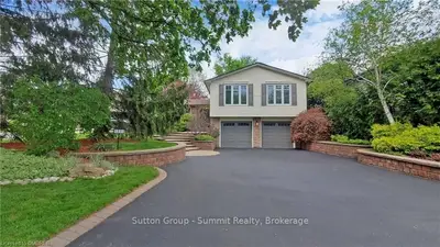 1231 Honeysuckle Crescent, Oakville, ON L6H 2S9