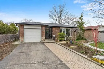 223 CHEBUCTO Drive, Oakville, ON L6J 5R1
