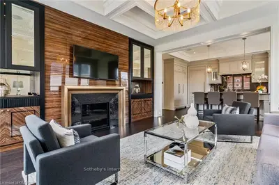 300 RANDALL Street 202, Oakville, ON L6J 1R1