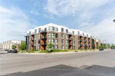 150 Sabina Drive 108, Oakville, ON L6H 0W3