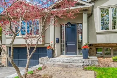 2251 ALL SAINTS Crescent, Oakville, ON L6J 5N1