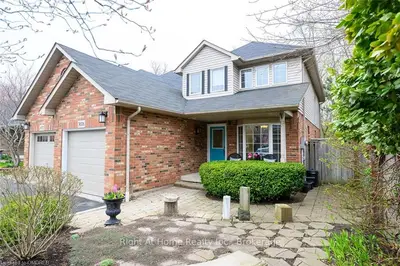 3076 LAKESHORE Road W, Oakville, ON L6L 1J2