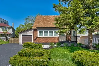 395 PRINCESS ANNE Crescent, Oakville, ON L6K 2Y4