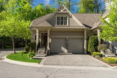 1915 BROAD HOLLOW Gate 117, Mississauga, ON L5L 6A3