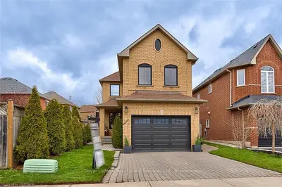 2097 Glenfield Road, Oakville, ON L6M 3S4