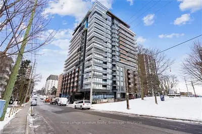 21 PARK Street E 703, Mississauga, ON L5G 1L7