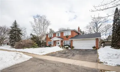 1486 DURHAM Street, Oakville, ON L6J 2P3