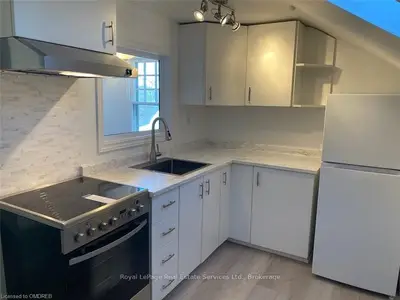 225 Trafalgar Road 3, Oakville, ON L6J 3G9