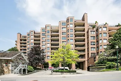 100 Lakeshore Road E 907, Oakville, ON L6J 6M9