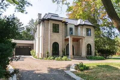 98 Ennisclare Drive W, Oakville, ON L6J 4N2